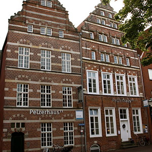 Pelzerhäuser, Emden